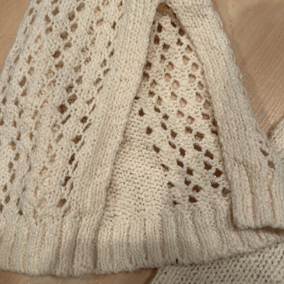 BCBG Generation cotton and rayon light weight sweater - Picture 6 of 9